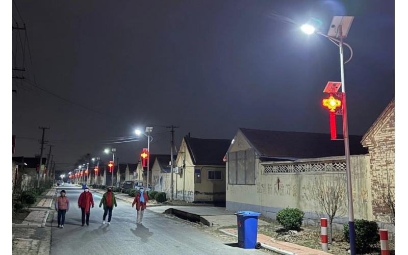 山東濰坊寒亭區(qū)高里街道西營村新路燈已“上崗”